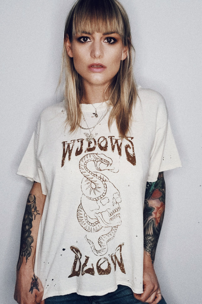 Widow's Blow Distressed & Sea salt & tea Bath T-shirt