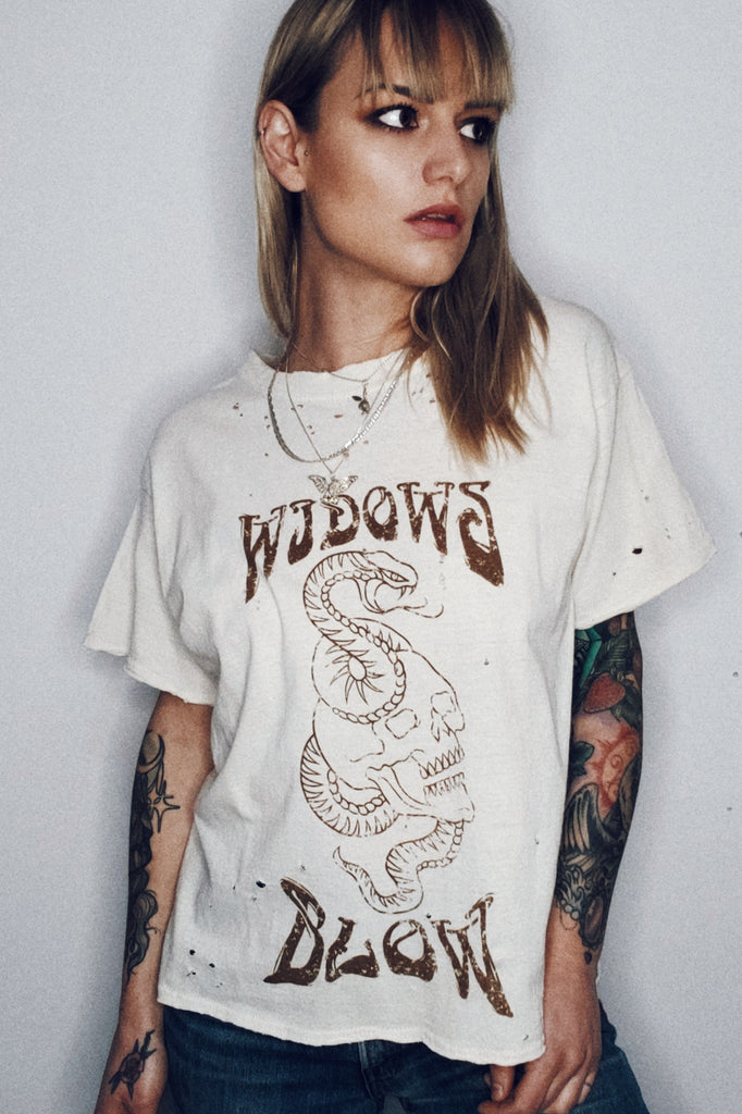 Widow's Blow Distressed & Sea Salt & Tea Bath T-shirt