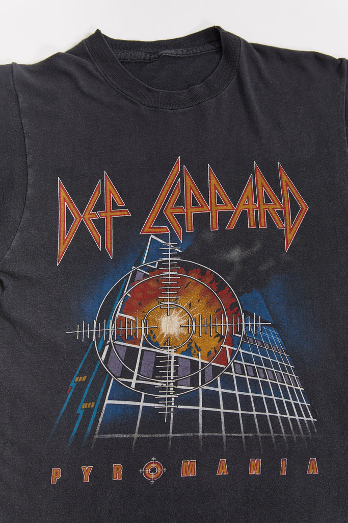 Vintage 1983 Def Leppard : Pyromania '' Rock Till You Drop'' Tour T-shirt (Men's Small)