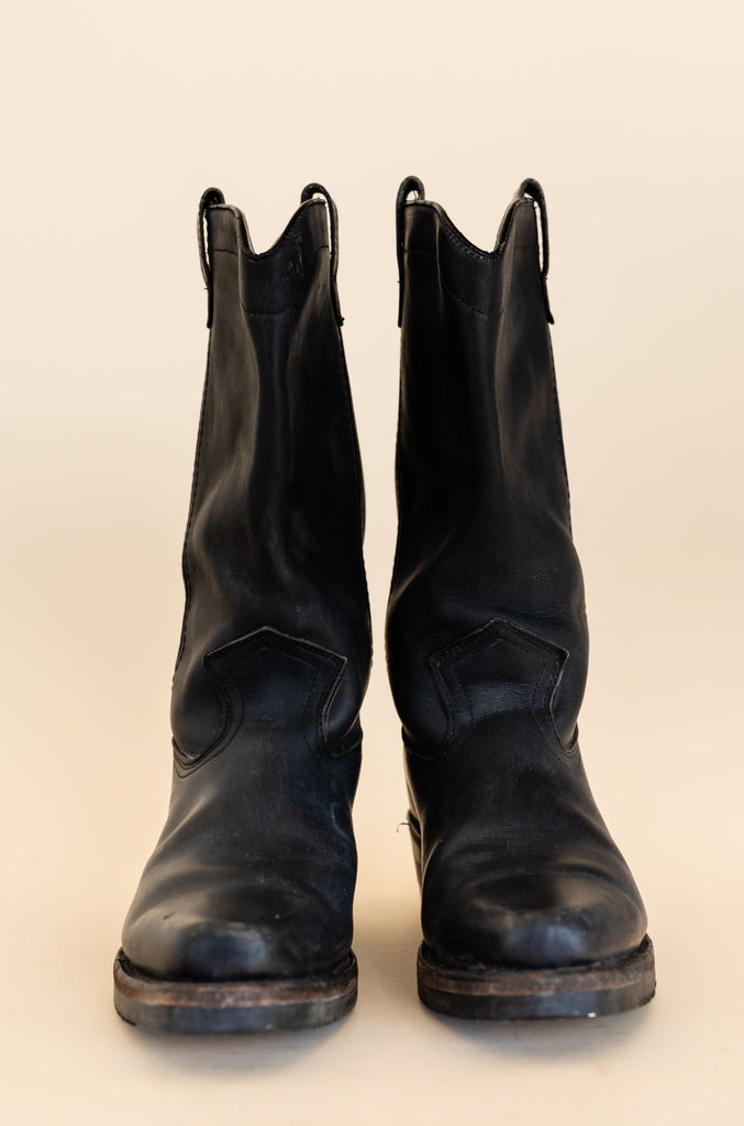 1990's Minimalist Black Campus Boots