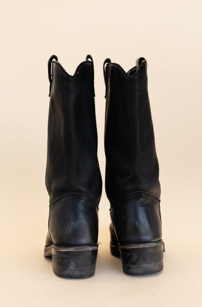 1990's Minimalist Black Campus Boots