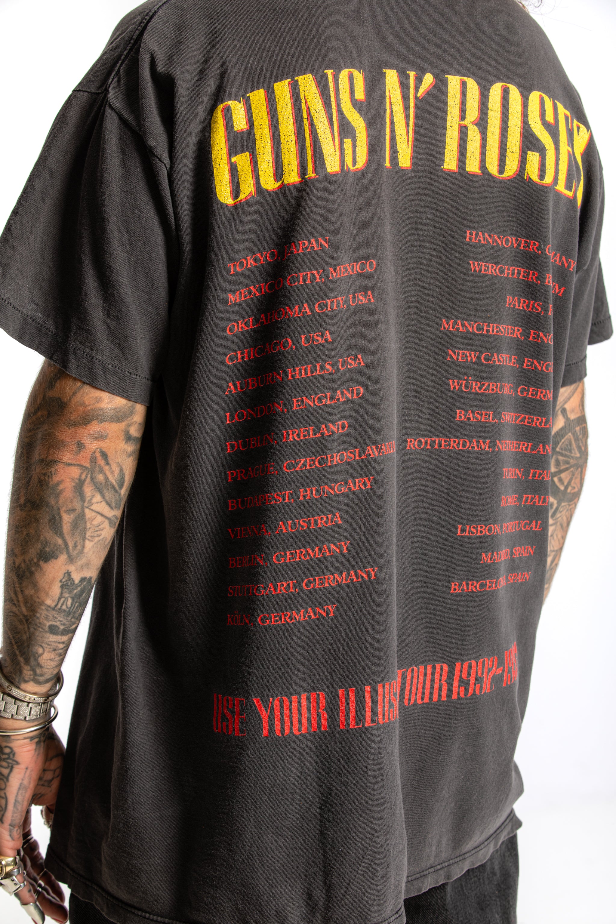 Imponerende øve sig Bloodstained 1992-93 Guns n' Roses World Tour Use Your Illusion Tour T-shirt (Men's –  Widow's Blow