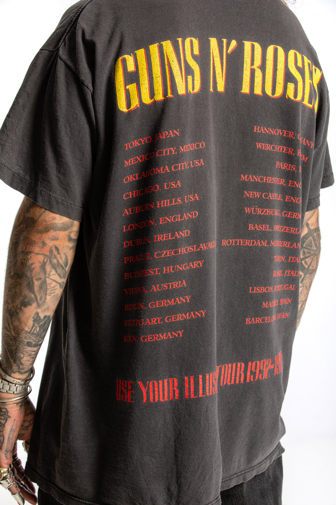 1992-93 Guns n' Roses  World Tour Use Your Illusion Tour T-shirt (Men's X-Large)