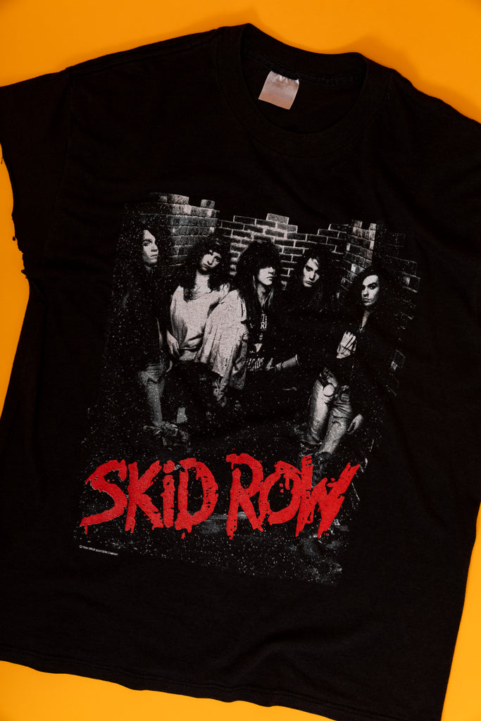 Vintage 1980's Skid Row ''Makin a Mess Of The U.S. Tour of 1989'' T-SHIRT (Men's Small)