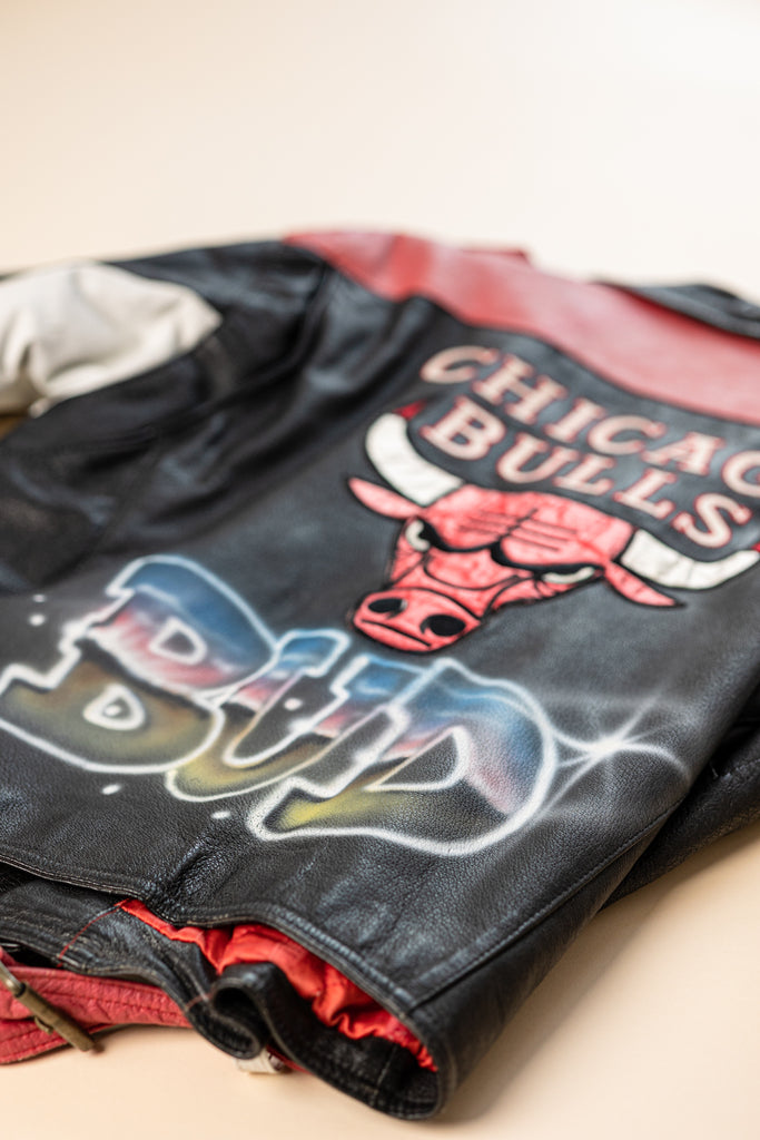 vintage Chicago Bulls Moto Jacket  Pro Player By Daniel Young  air Brush paint Bud 1990's NBA Leather Biker Jacket  (Men's XL)